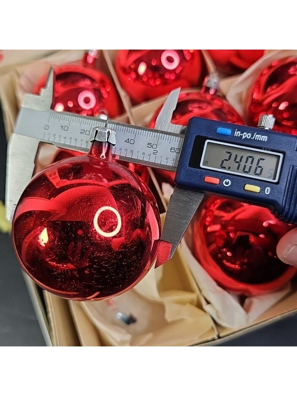 Vintage Poland Christmas Ornaments Baubles Set Of 12 RED Shiny Glass - Picture 12 of 16